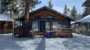 The Great Escape - Fireplace, Deck, Fenced Yard, BBQ